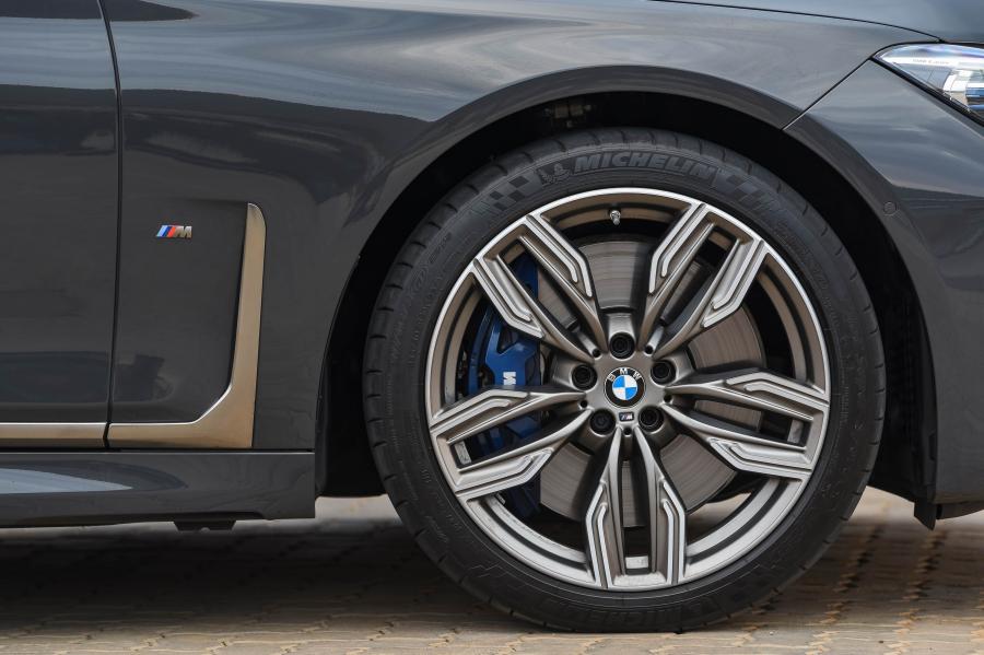 Колеса BMW M760Li xDrive (G12) 2019 года  (ZA) (фото 11 из 25)